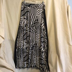 PerSeption Women black white print skirt size size 2xl